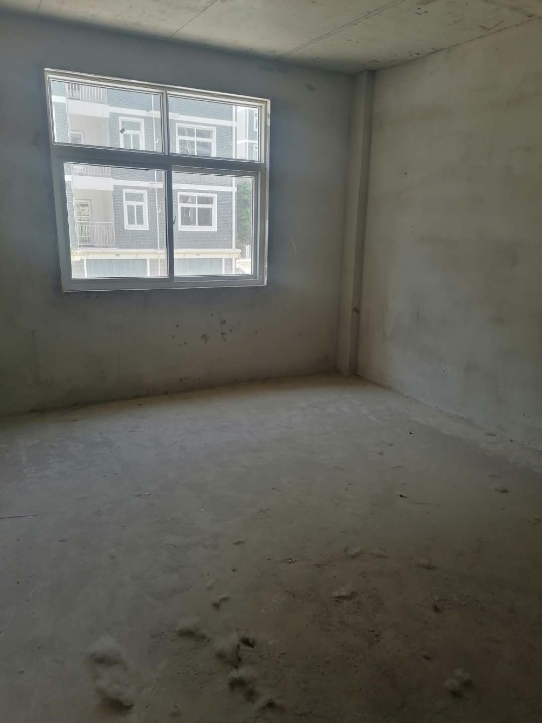 清华园现房二中旁边中层 即装小区房源不多看中要快