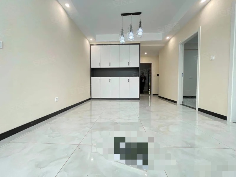 急售，城南，元泰A区，1楼带院子房子，精装3房2卫，证满二