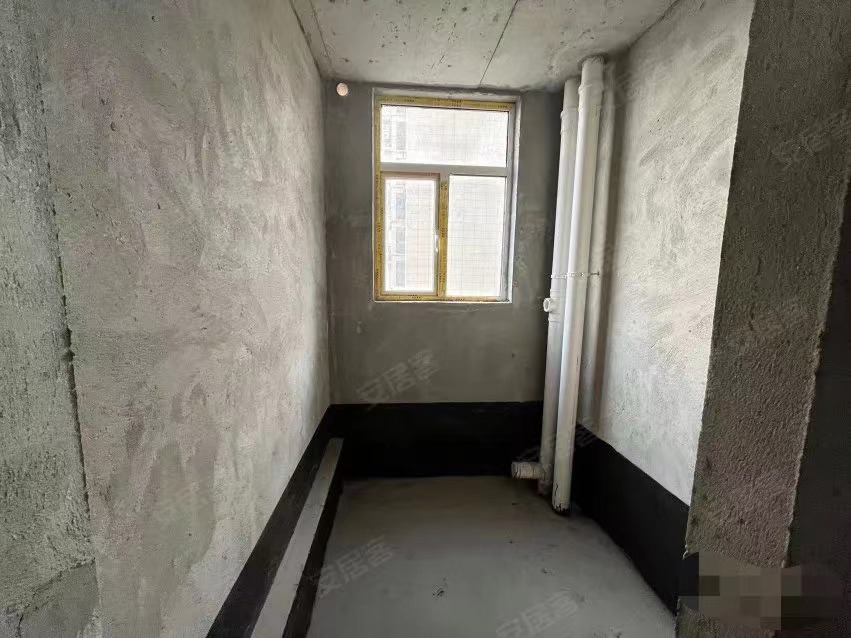 97，亏本急售，沔阳清华园，人车分流，中间楼层，送入户花园，证满二