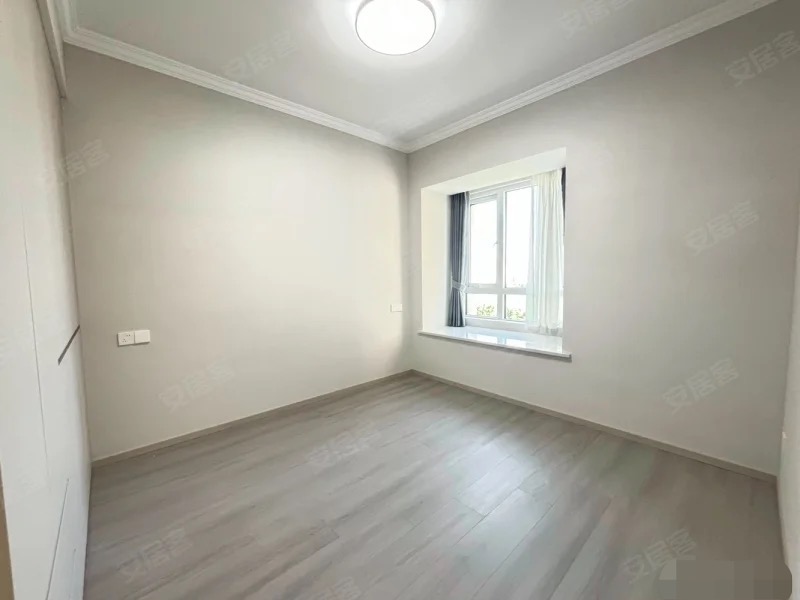 城南，南国明珠，精装三房，证满二，全新装修，中间好楼层，