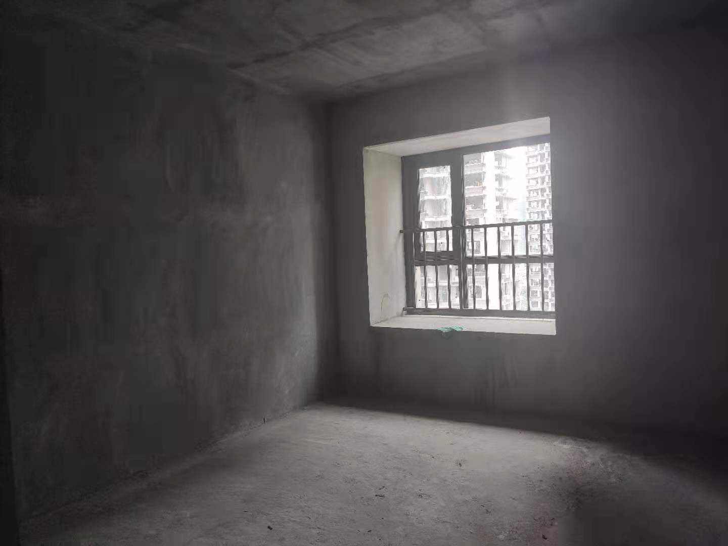 御湖世家现房136平带车位86万好楼层可贷款看房方便