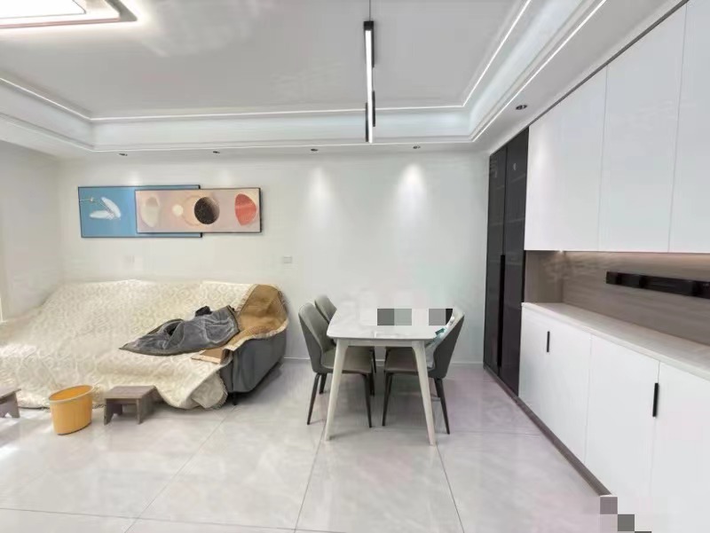 急售，检漏，新城‮号壹‬四期，​湖景房，精‮三装‬房，业主‬自装，中间楼层，9.9成新