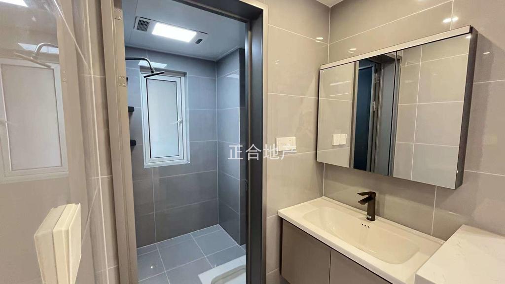 城南，森林国际北苑，一天未住，全新装修，精装三房，好楼层，证满二，拎包入住，