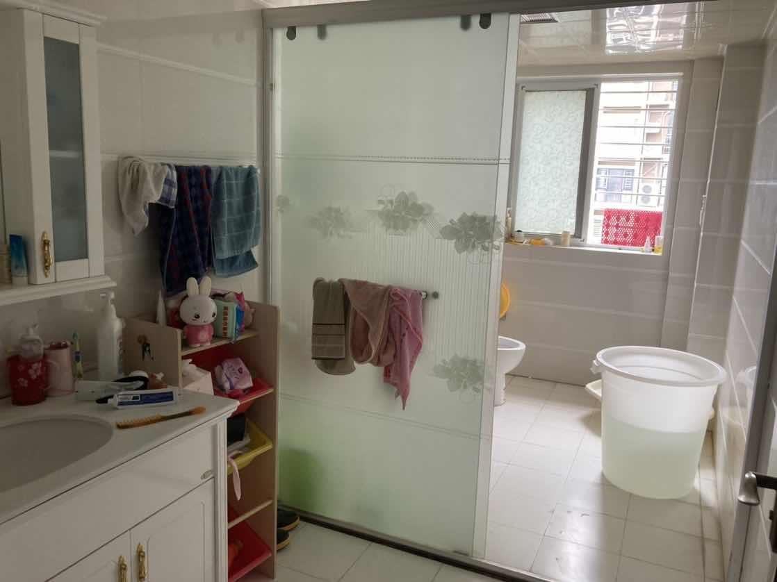 急售香岸华府的精装3房电梯中间楼层环境好拎包入住