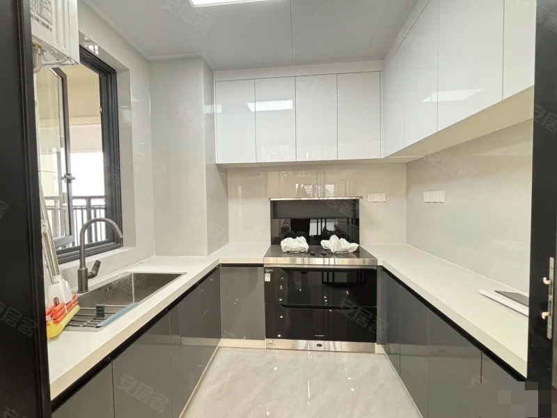 295，吾悦旁，蓝天花园，全新精装修，三房两卫，中间好楼层，全屋中央空调，兔宝宝板材