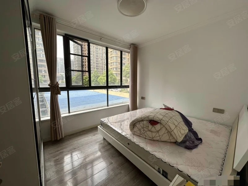 捡漏，急售，颐和公馆，单价3800+，精装四房。证满二，拎包入住