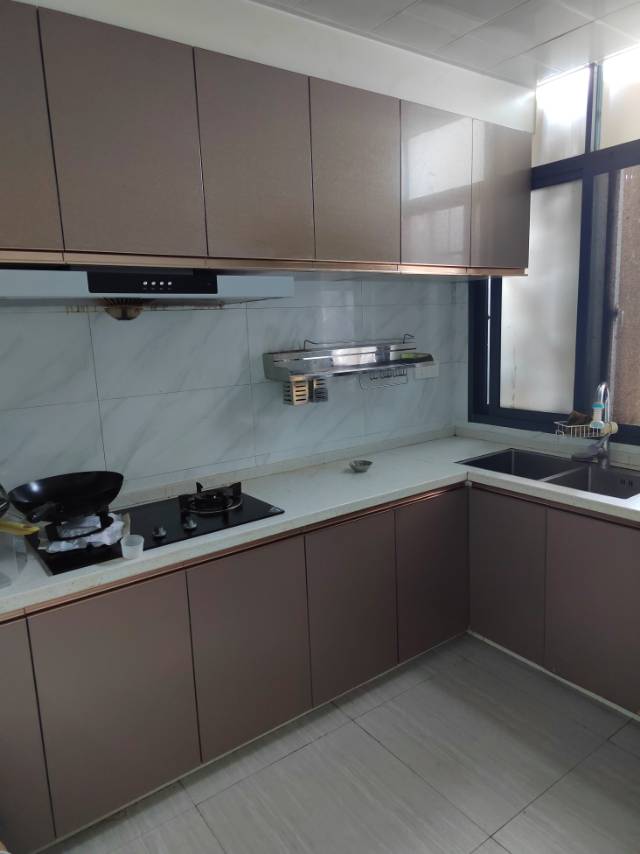 仙桃二中（长虹路校区）新装修好房出租