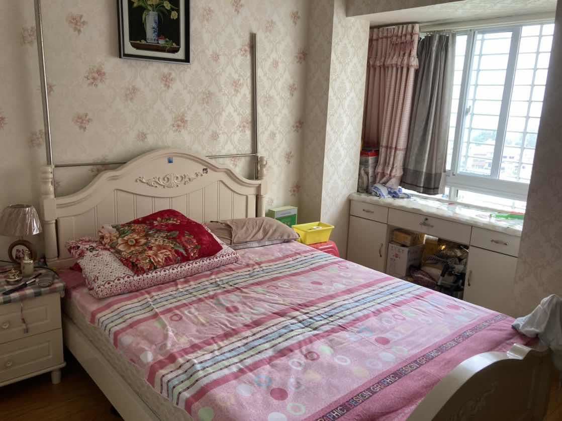 急售香岸华府的精装3房电梯中间楼层环境好拎包入住