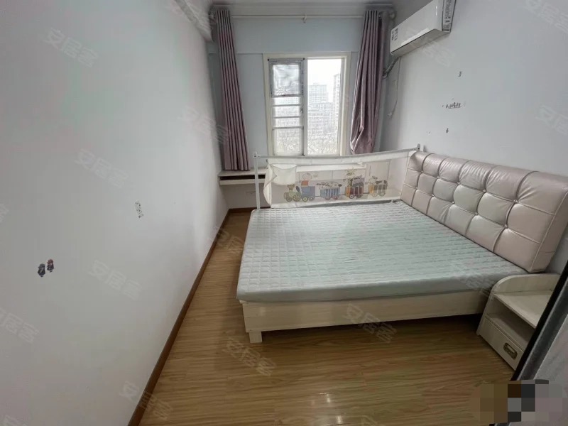 335，城南，森林国际城，精装三房两卫，​电梯好楼层5楼，单价5400,证满二