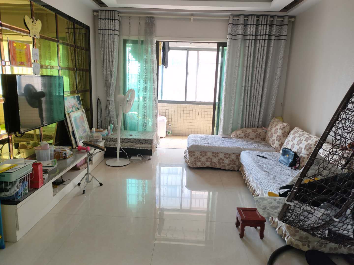 城东新八中旁边精装电梯房 赠送超大阳台 单价不到5千 可按揭