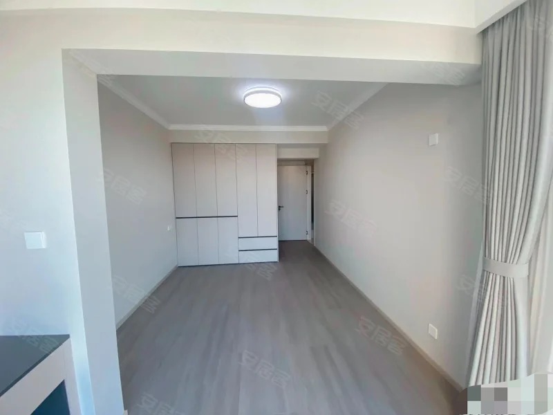 降价了，捡漏，润泽天下，精装大三房，全新装修，单价4800，证满二