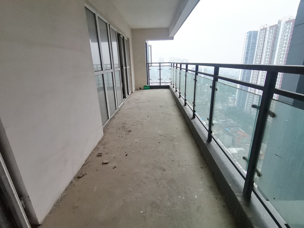 福星城，毛坯大三房，中高好楼层，城南好地段，单价5000！