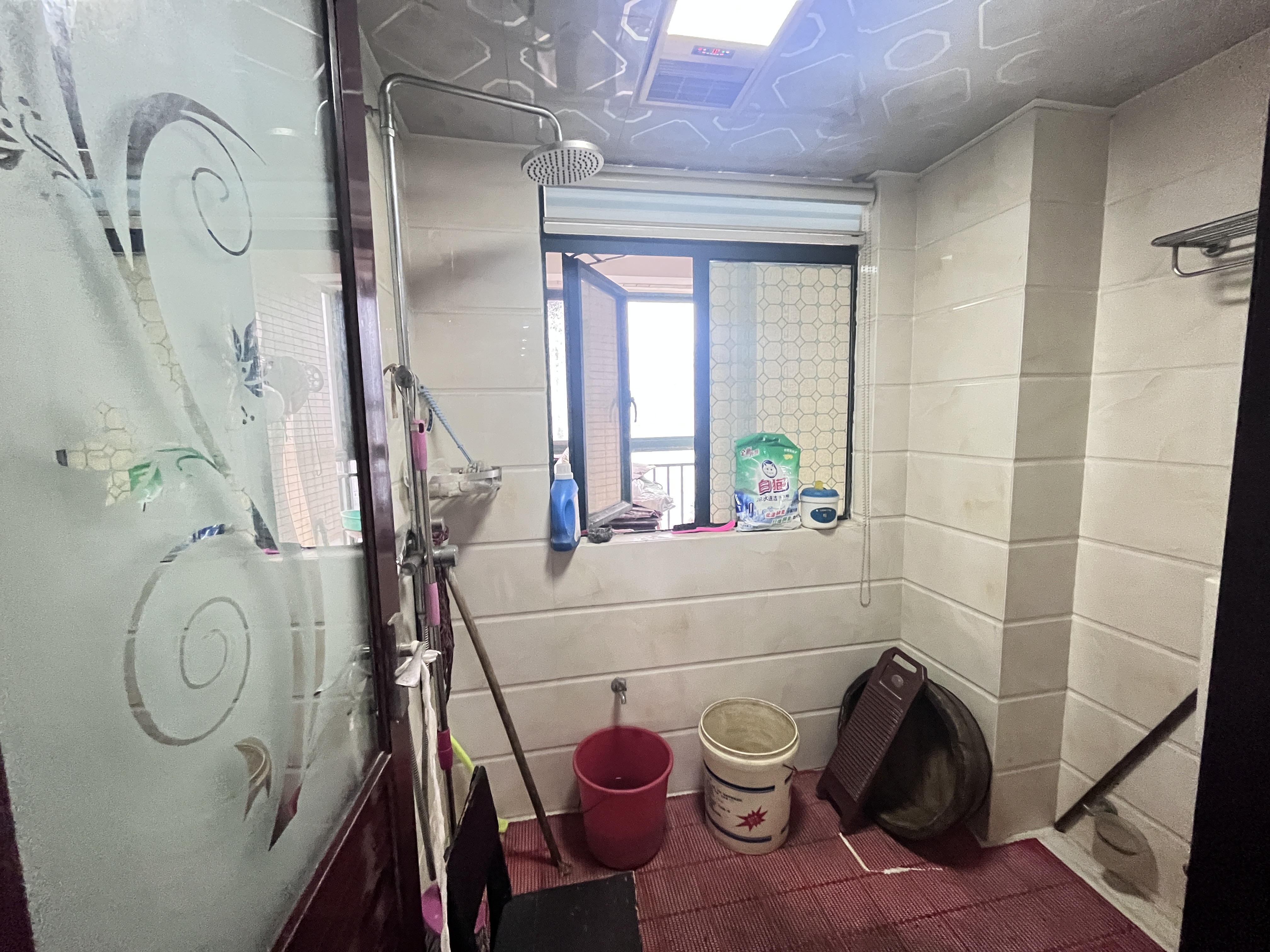 新城一号.简装三房边户.证件满二.看房方便