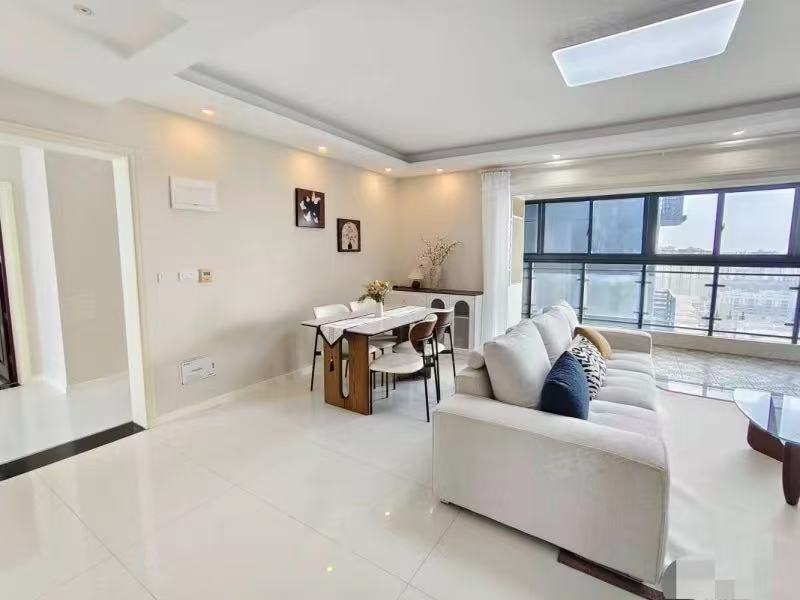 城南，福星城，精装三房两卫，装修奶油风，​单价4900千，中高层，证满二