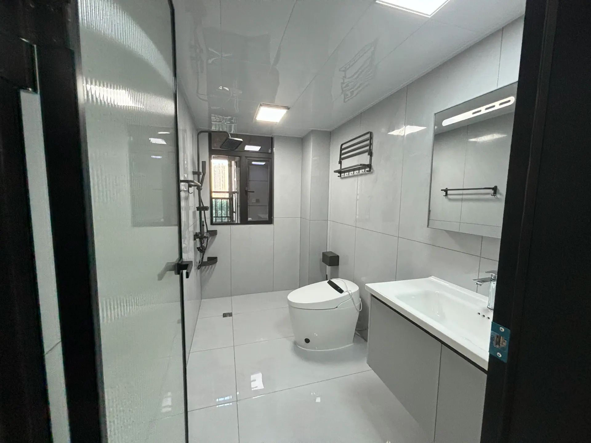 城南，沔街旁御湖世家，单价5字头，送地下车位，证满二年，业主诚心出售