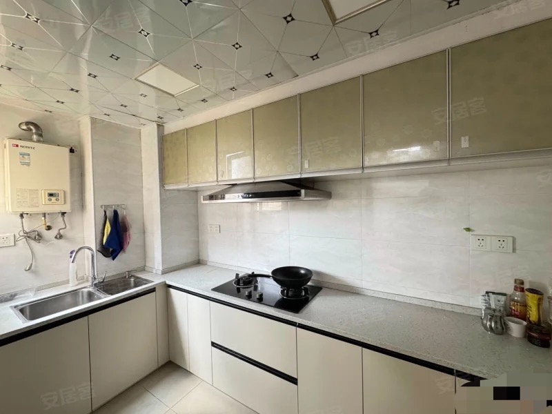 城南，森林国际，双书包房，精装三房两卫，采光好，业主诚心出售