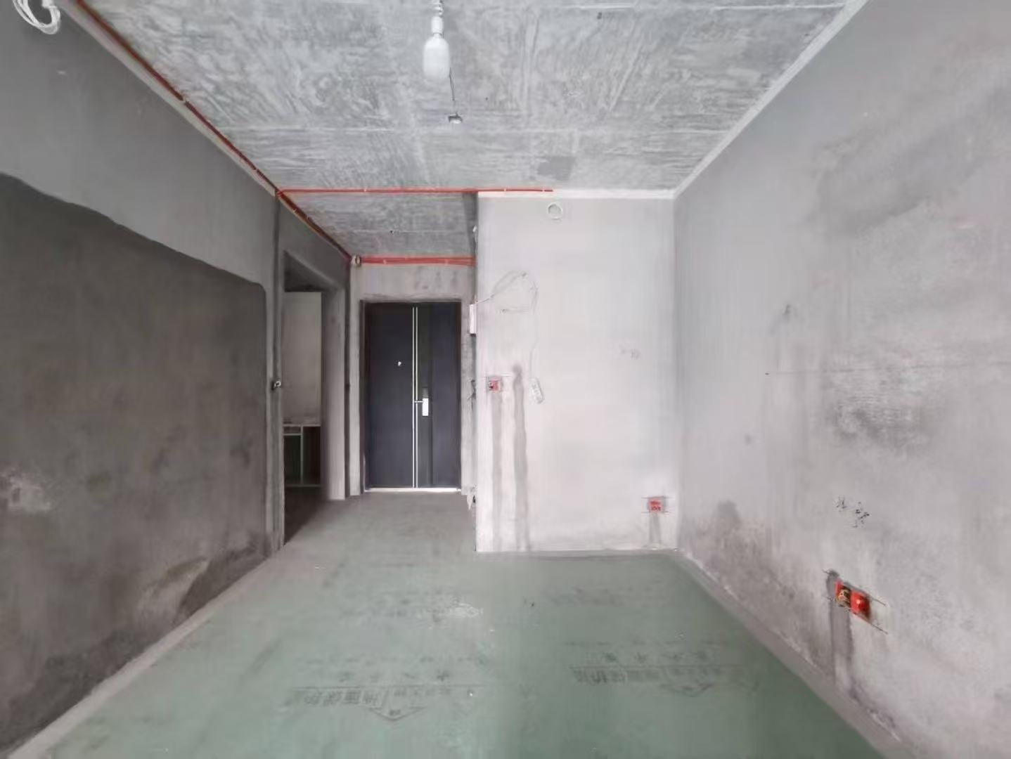 亏本急售，城南，吾悦现房，阳台封好了，水电装了，送车位，电梯好楼层