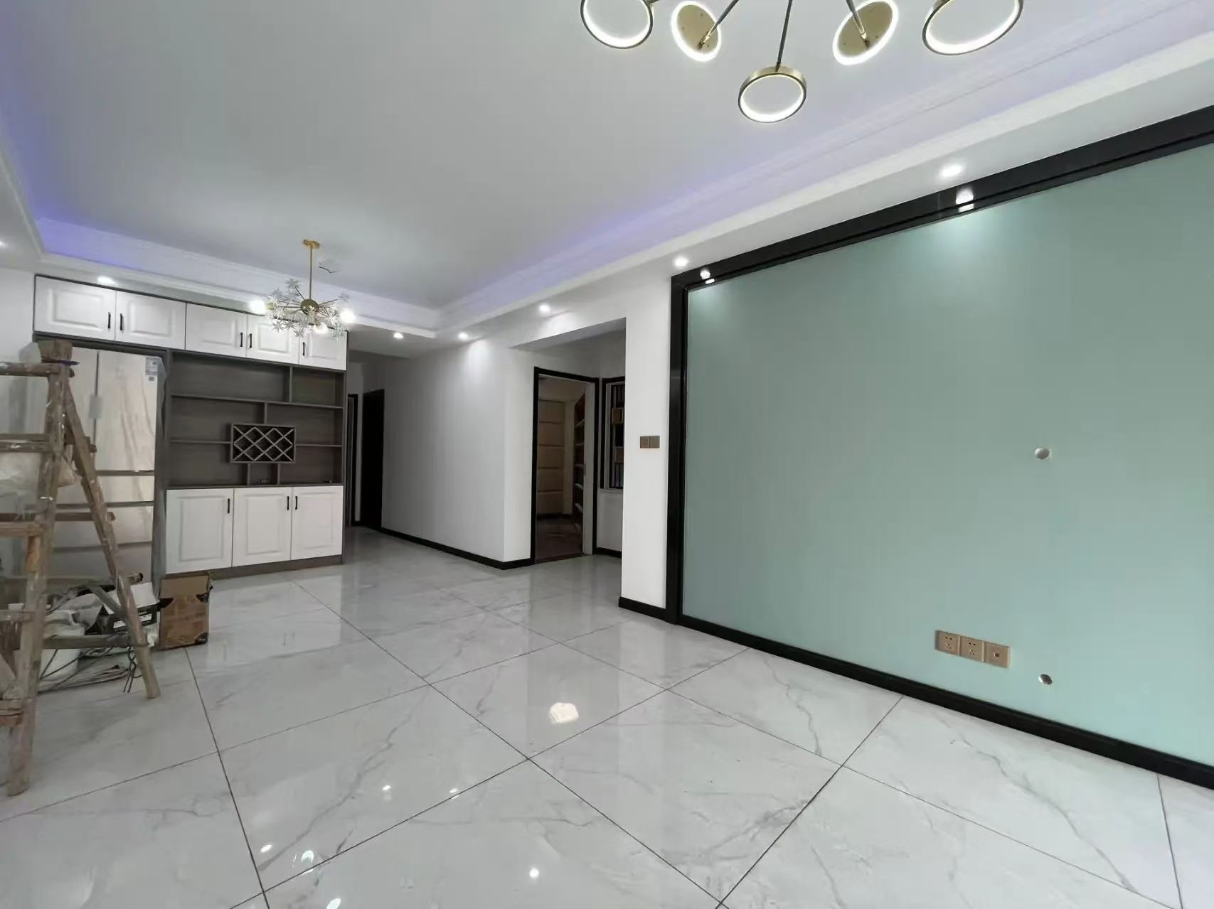 城南，现代森林国际城​，精装大2房，9.9成新，好楼层单价4900，证满二