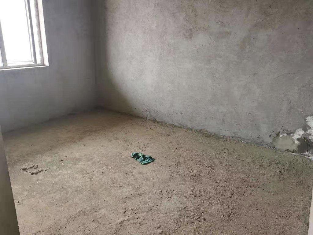 金域城邦毛坯小三房户型方正采光好