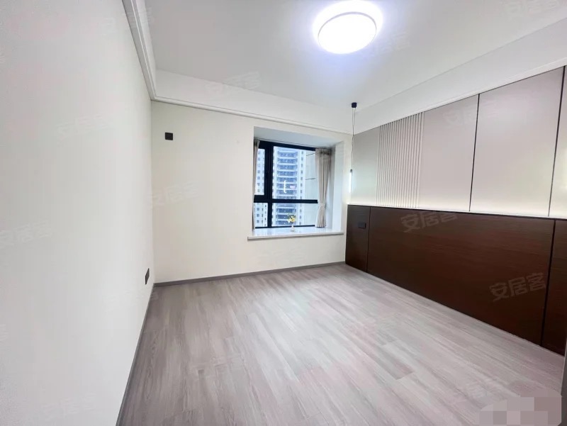 检漏，御湖世家，湖景房，电梯好楼层21楼，全新精装三房二，送车位，过户费只交契税5700