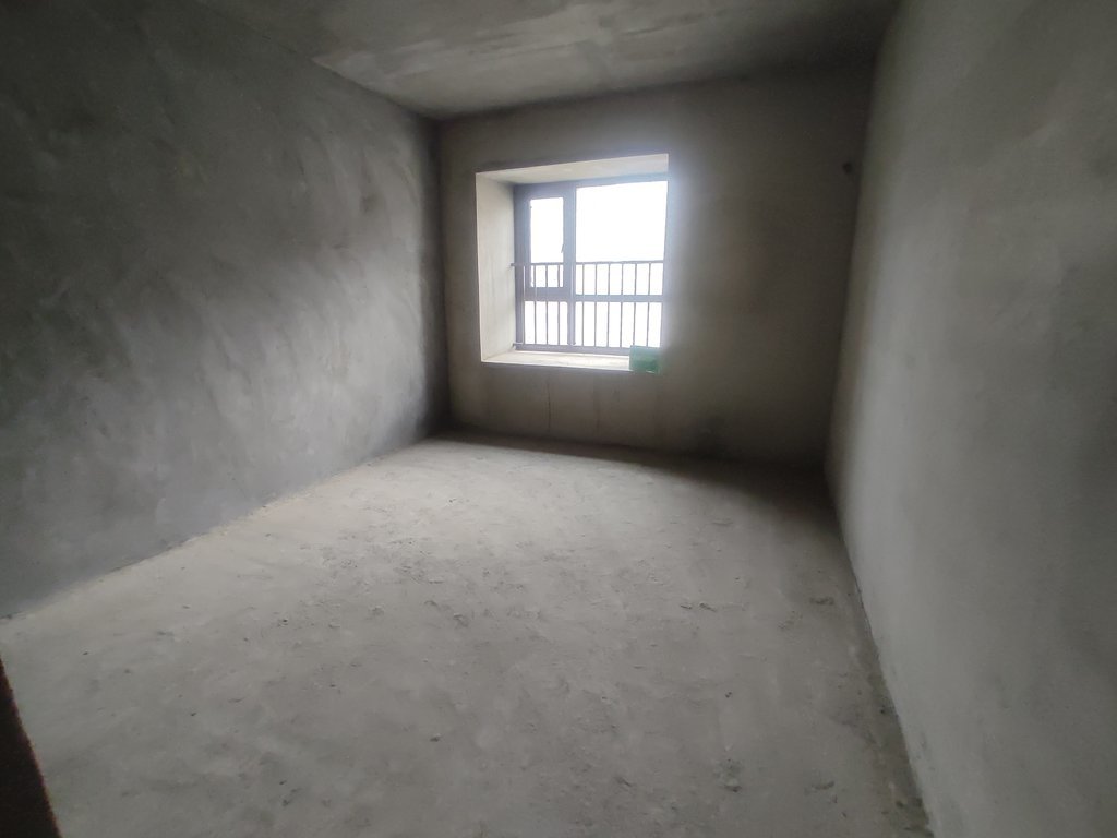 御湖世家毛坯三房单嫁4000多送车位