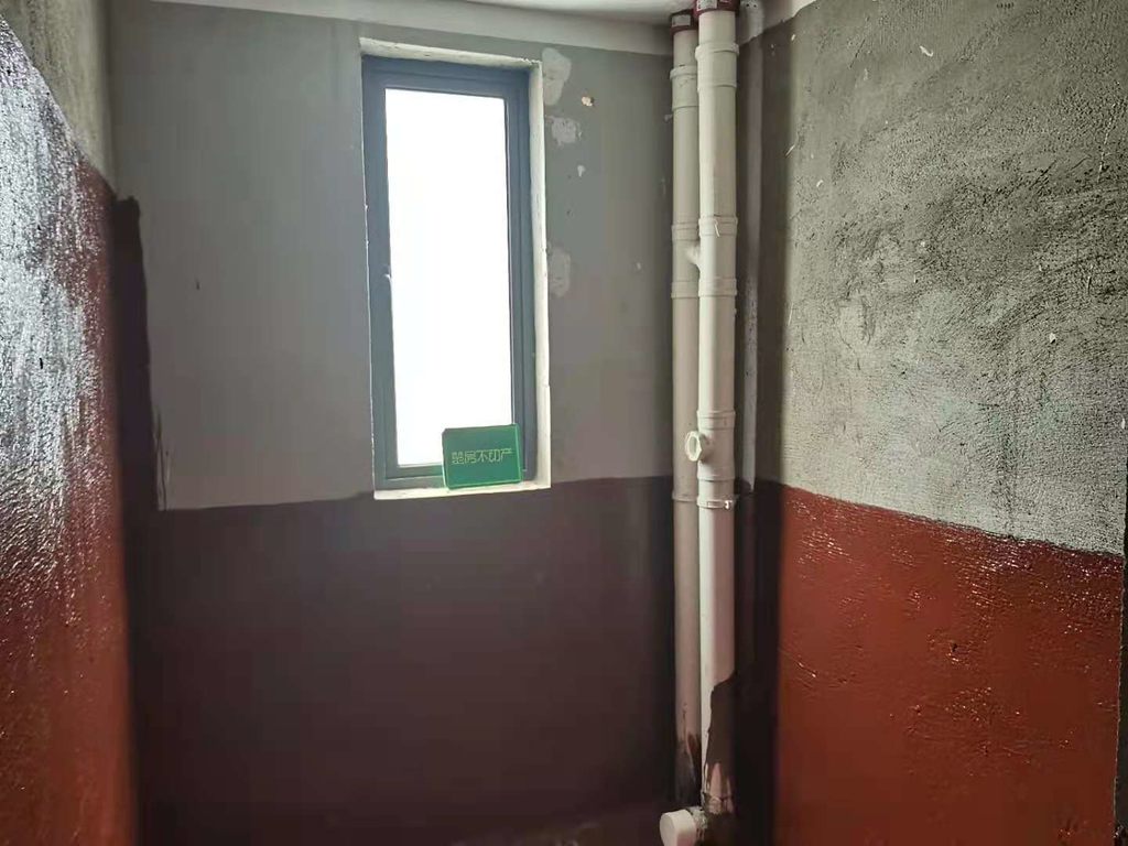 环球广场毛坯三房南北通透中间楼层看房方便