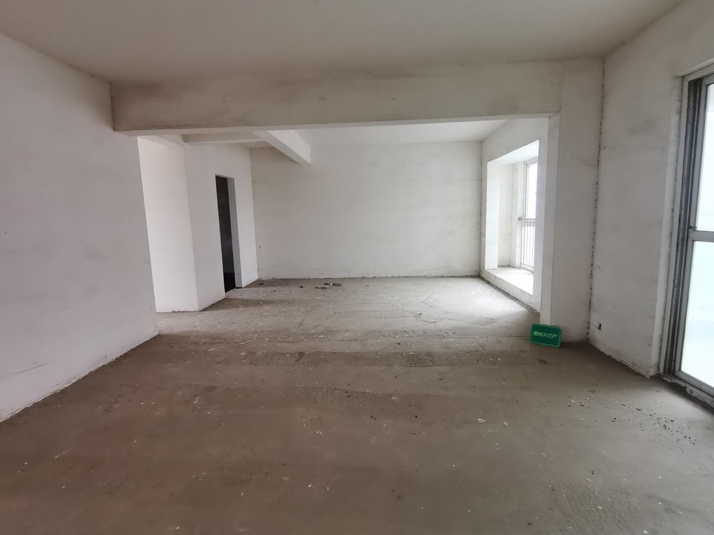 福星城，毛坯大三房，中高好楼层，城南好地段，单价5000！