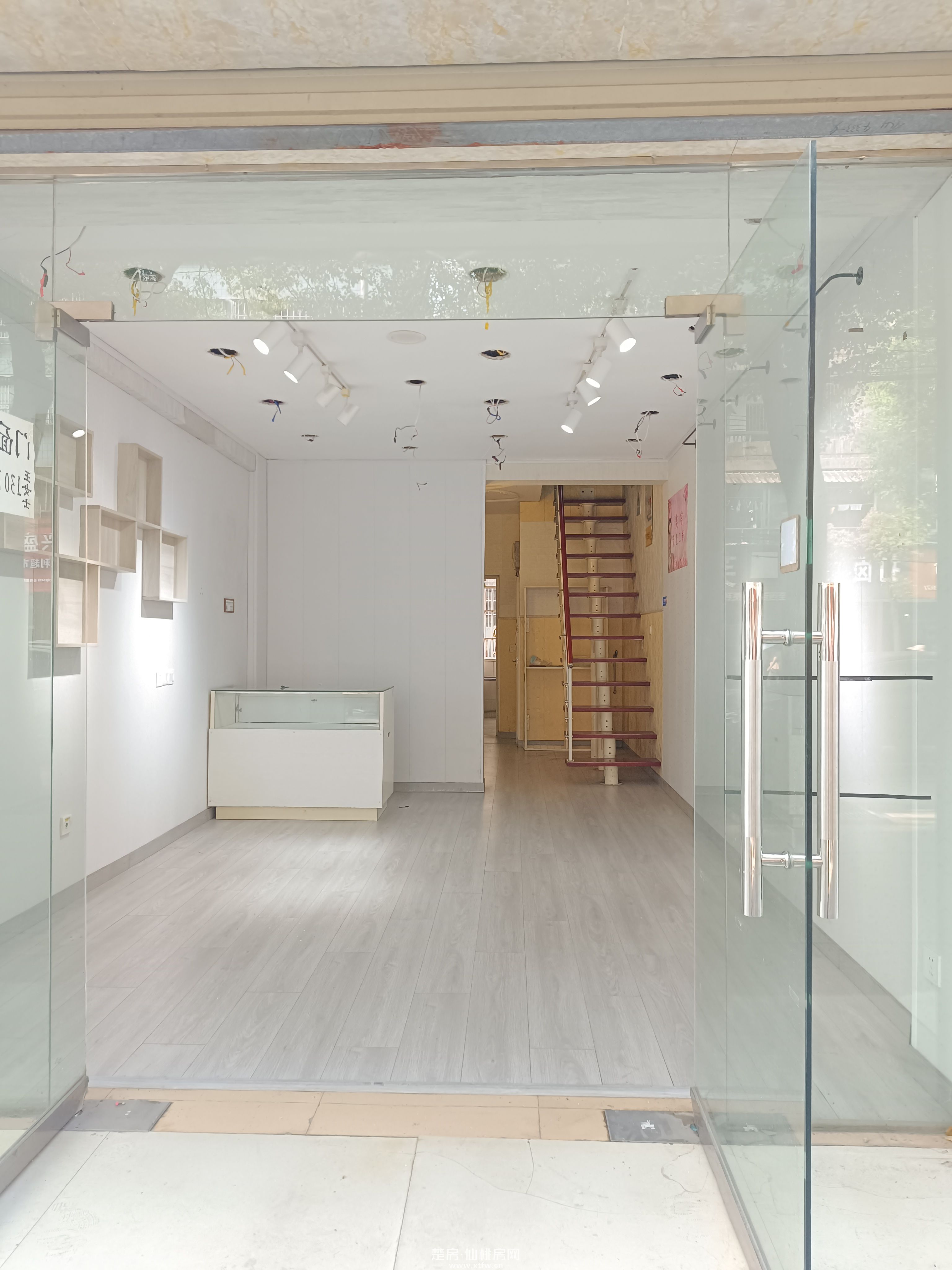 出租干河地富小区临街门面 5.8米高两层