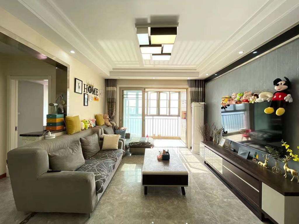 南国明珠，精装三房九成新，凤凰层