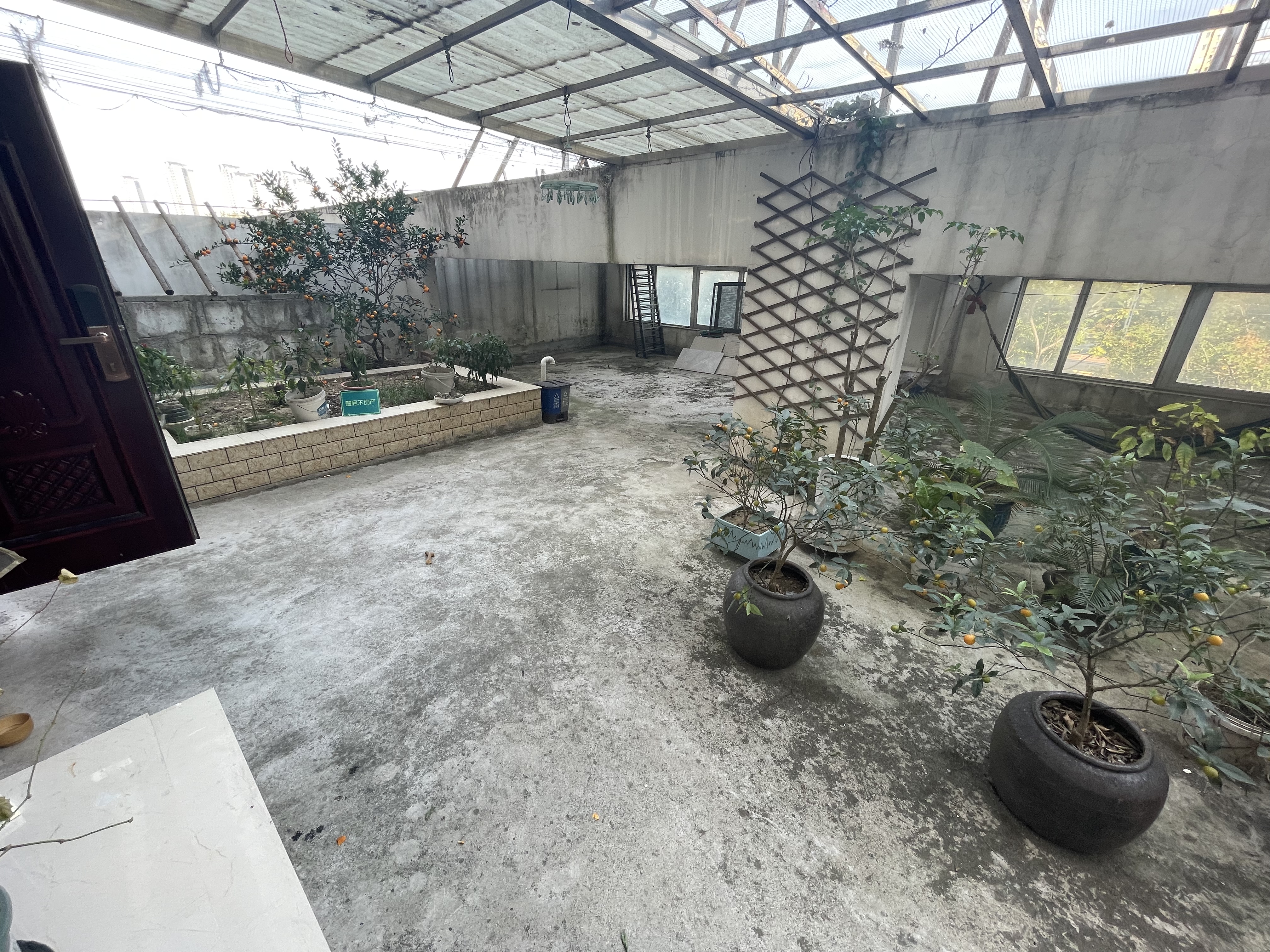 鸿昇现代城三房带大露台私人露台带装修妇幼对门