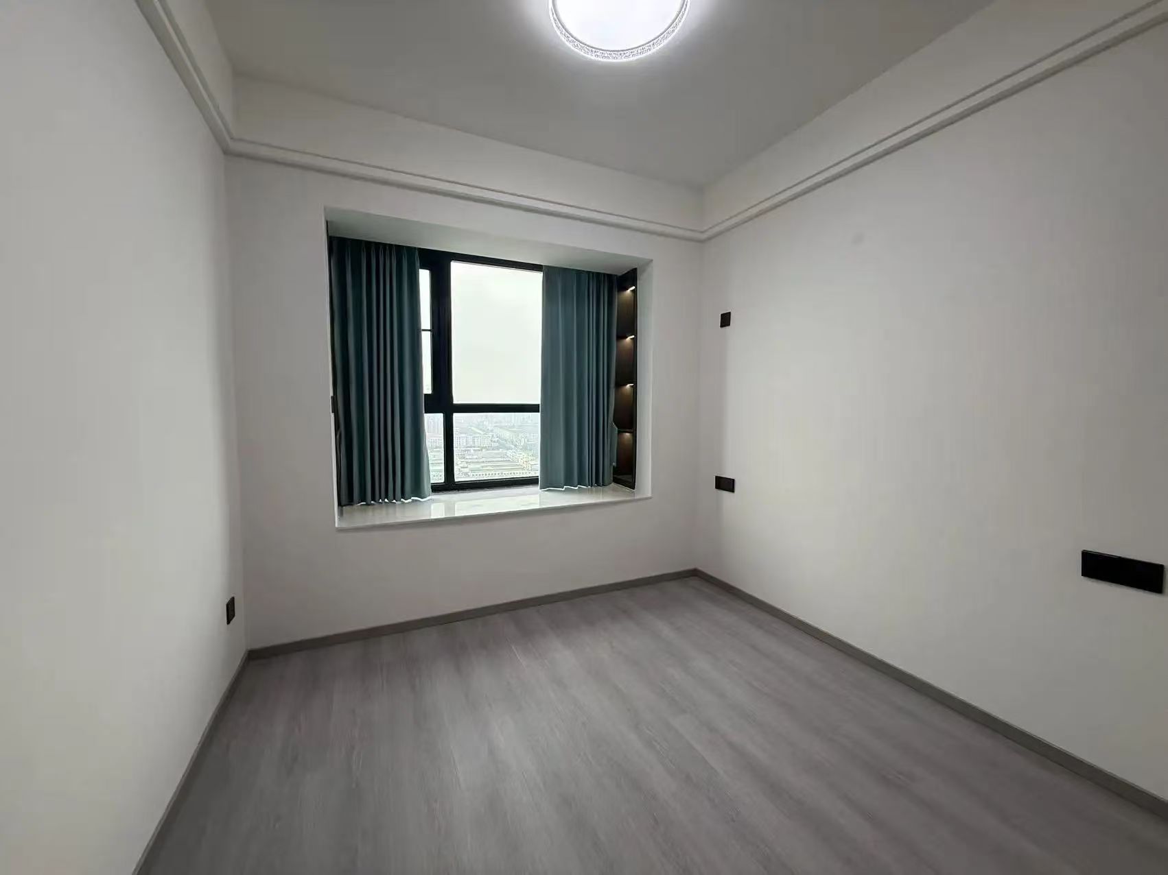 城南，沔街头上，御湖世家湖景房，精装三房，边户，单价5900，带车位