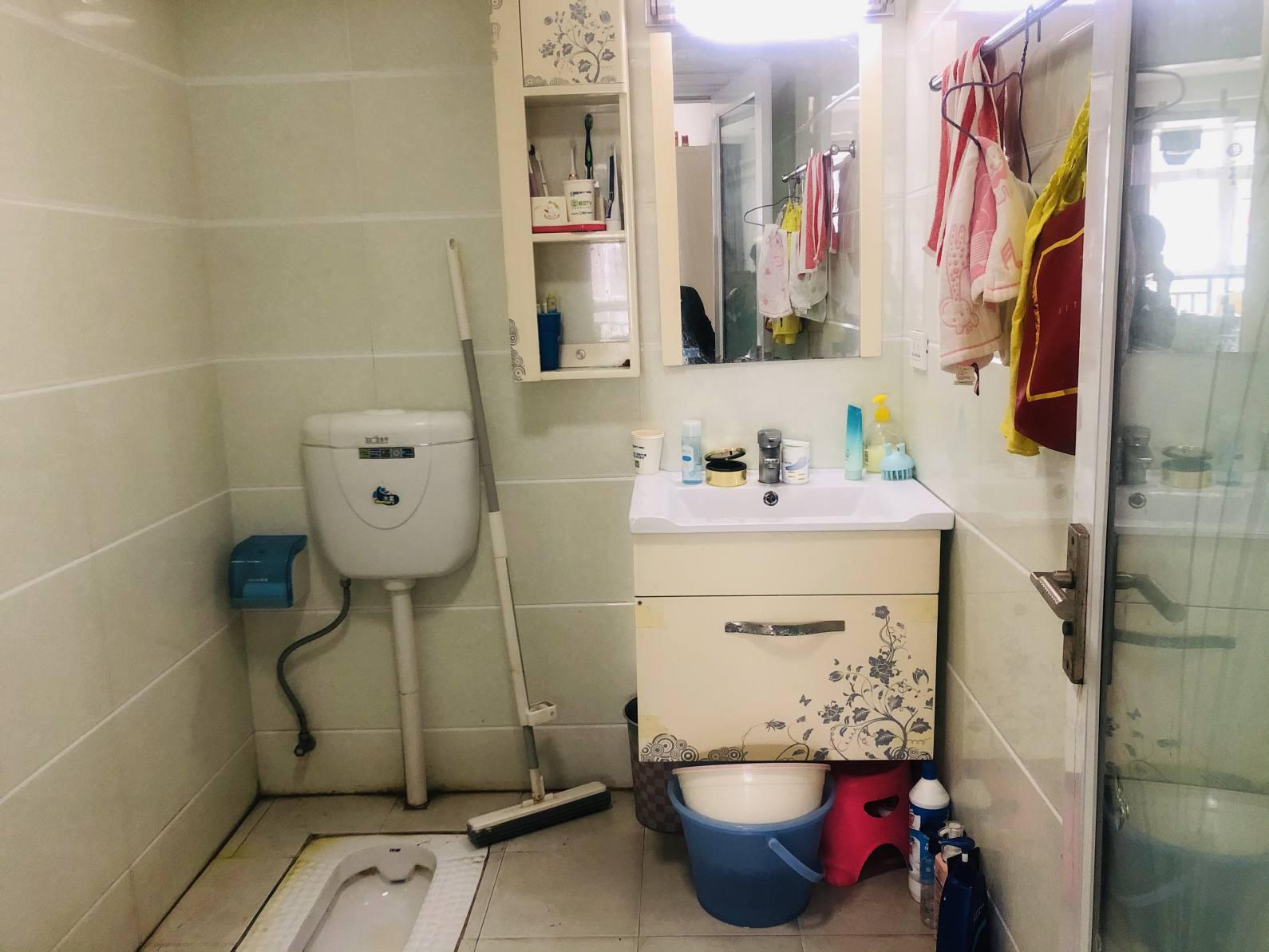 仙桃新车站附近，精装三房，看房方便