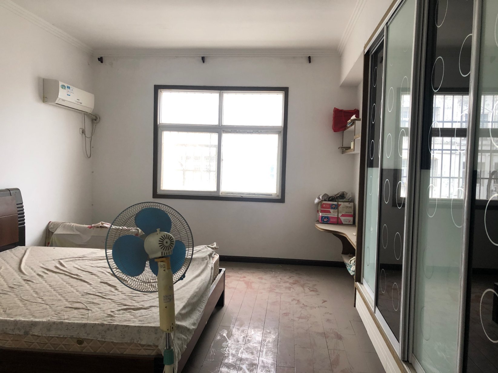 仁和桥附近，精装修大三房，有证可过户