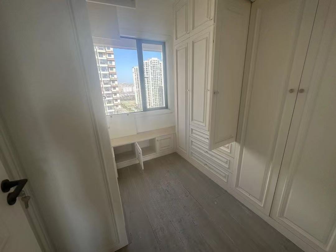 捡漏，城南，荣怀1梯1户，精装4房，小高层，证满二