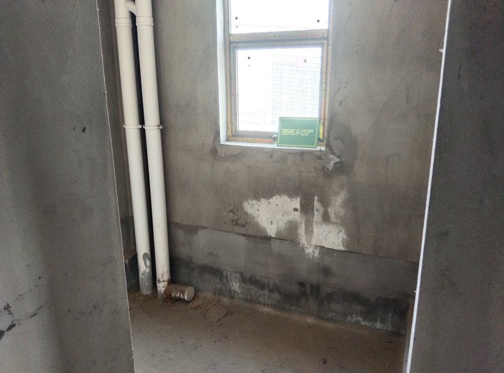 元泰未来城毛坯大平层四房.南北通透双阳台.看房方便