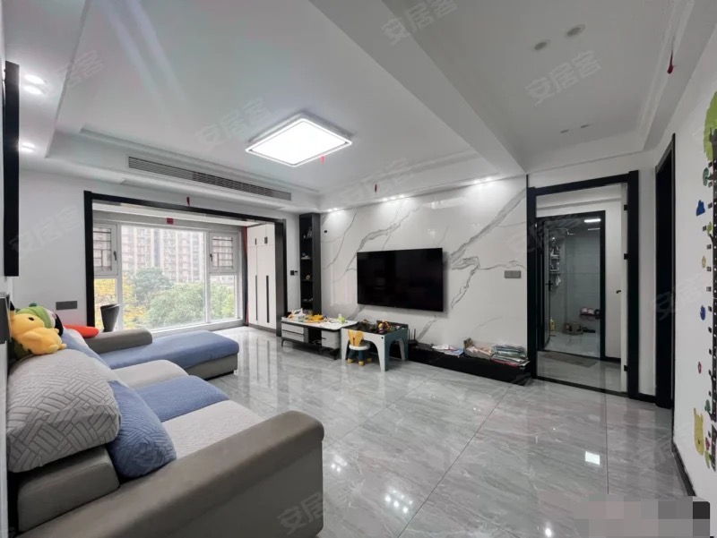 232，急售，新三中旁，元泰未来城，成色新，精装三房。边户，带大大大的露台，电梯好楼层，证满二