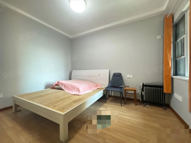 99，房东急卖，元泰精装三房，中间楼层，楼下商圈成熟，楼下就是三中，证满二