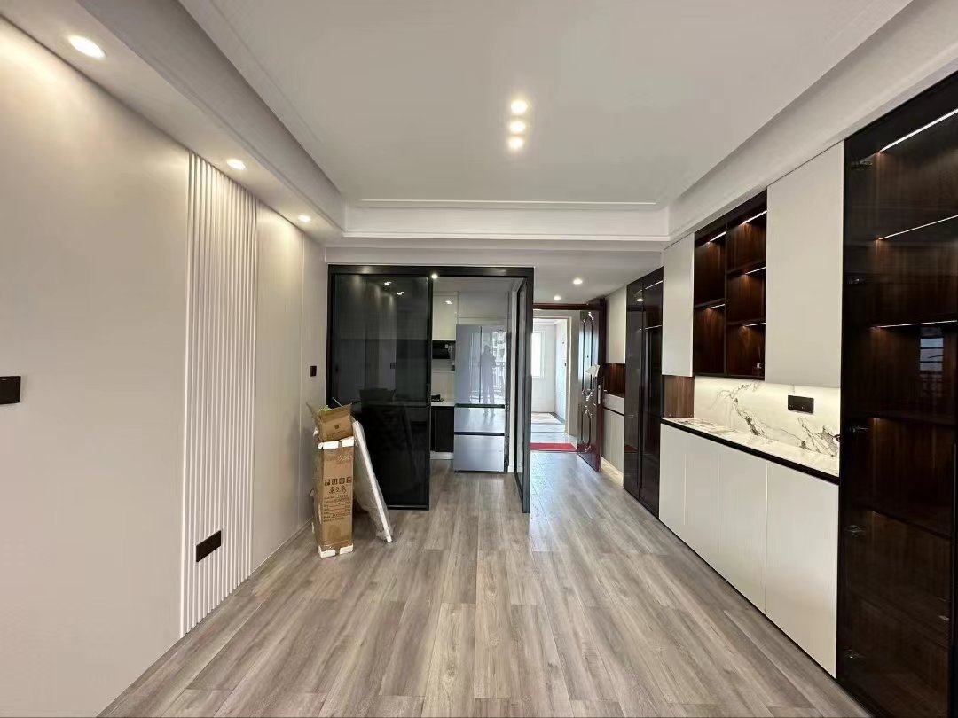 碧桂园.精装三房两厅两卫.买房送车位.证件满二.看房方便