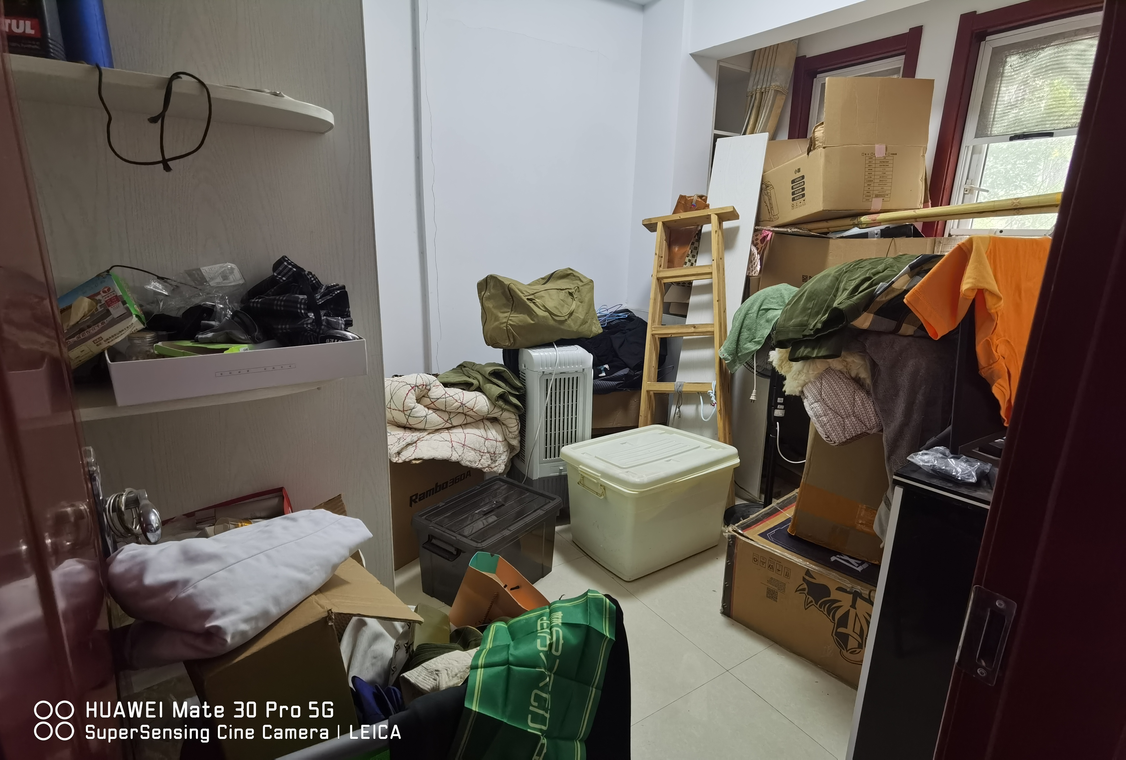 鸿昇现代城精装四房保养新成色好户型好诚心出售周边配套齐全出行方便实际一百三平左右