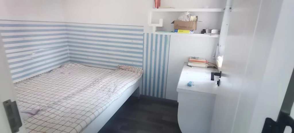 春江花园.精装三房.小区有出场好停车.房子成色新