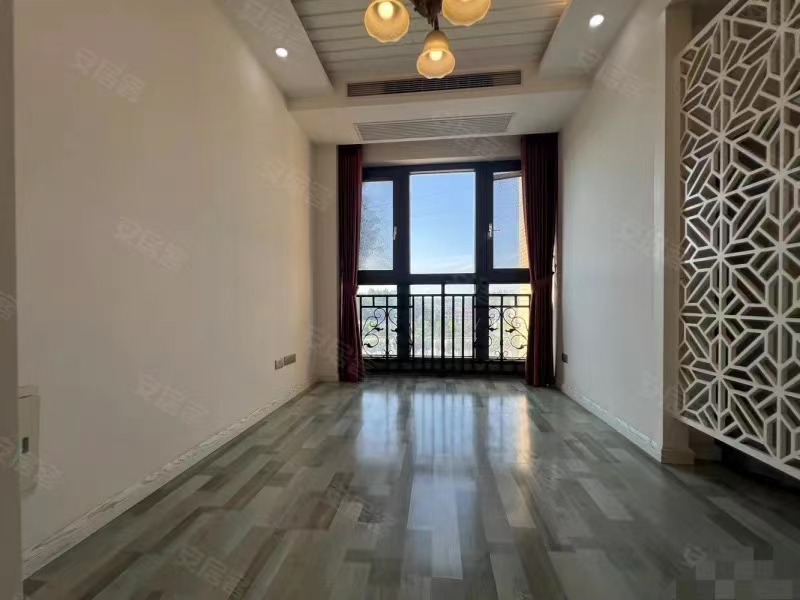 120，傲城，电梯洋房7楼，单价4400，精装四房，屋里收拾的一尘不染，品牌家私家电全送