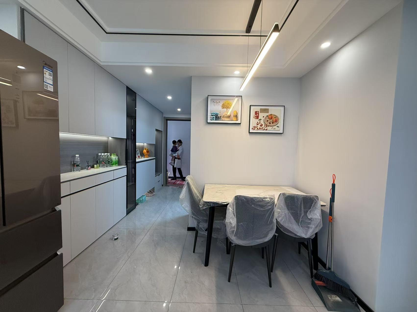 森林国际城北苑3室2厅2卫全新精装修拎包即住，是居家的不二之选！