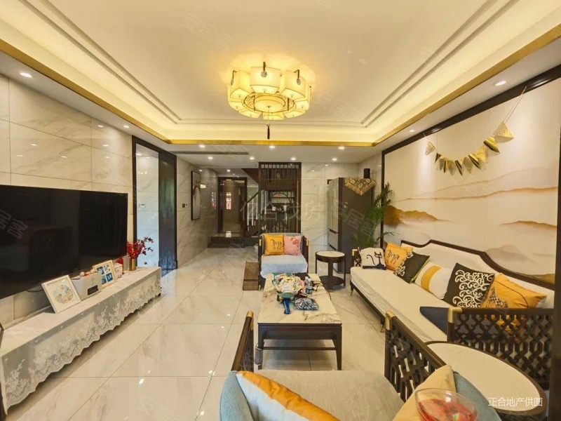 房东诚心出售，绿地香格里拉，一二楼复式​带花园洋房，有车位，