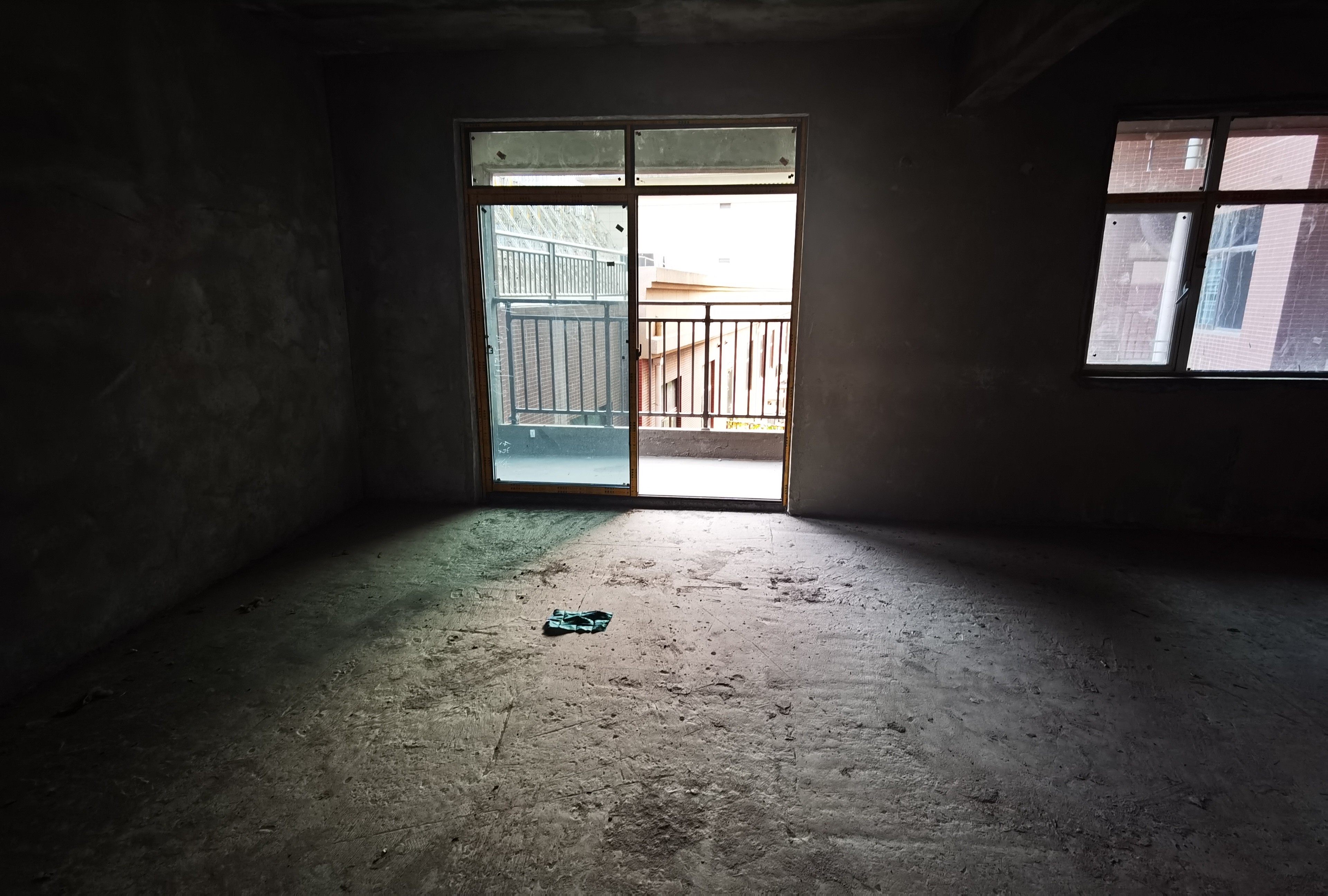 领秀城三房两卫人车分流宽楼间距，绿化率高，优美居住的小区！