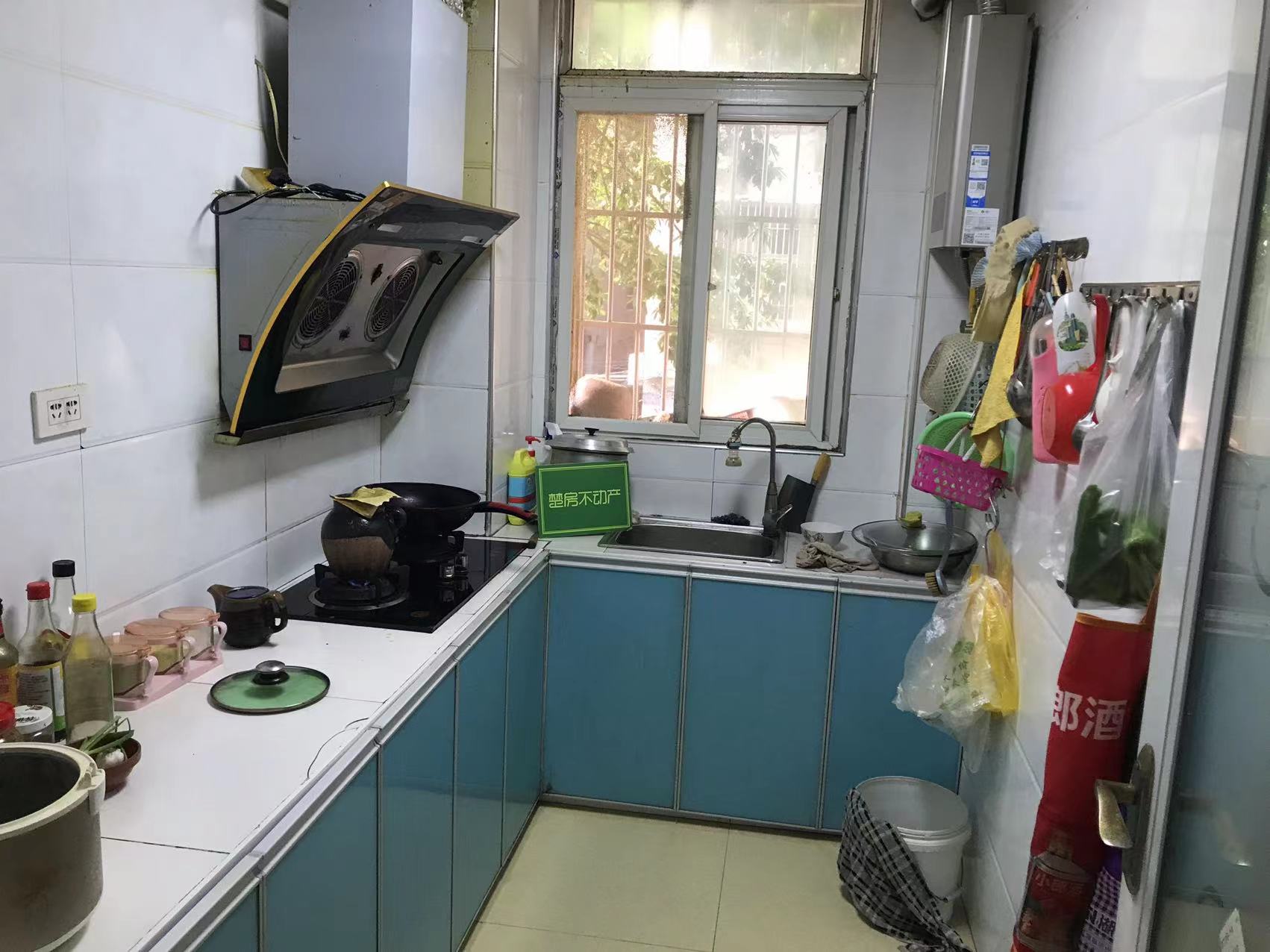 荆洪花园富迪三友旁沔中附近大三房很好的楼层诚心出售