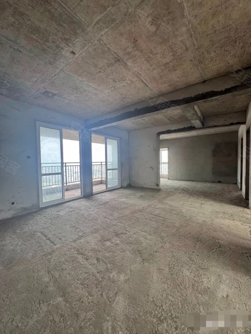 圣淘沙，电梯3房2卫，单价3600+，满二，电梯中层，边户，南北通透，送入户花园