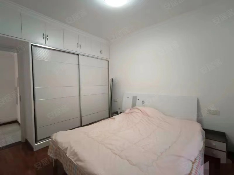 239，急售，城南新街，电梯15楼，好楼层，精装两房，老证，户型方正