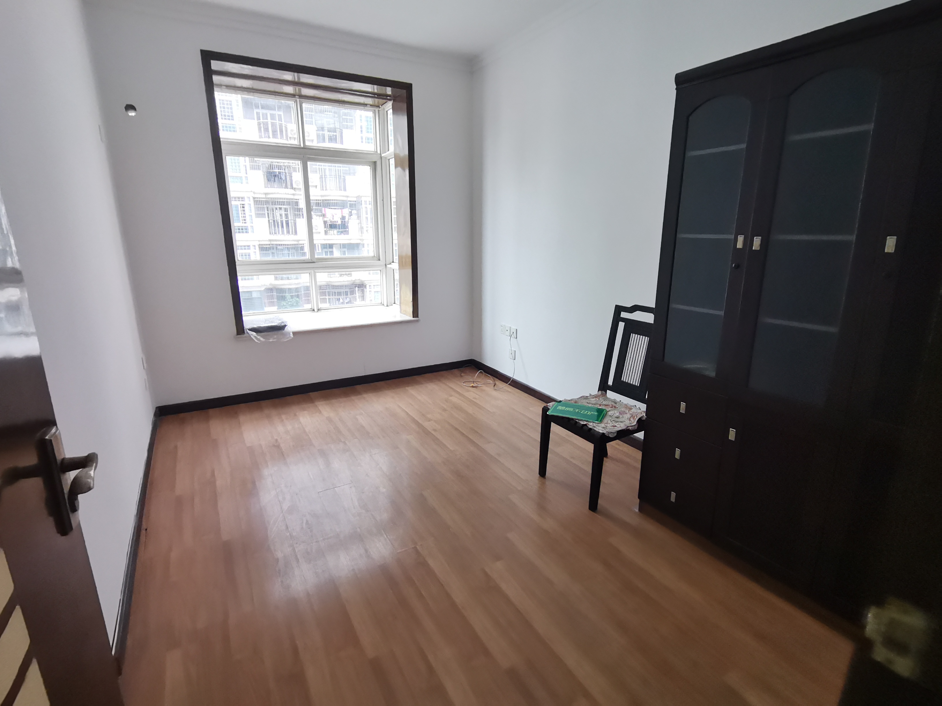 宏运名居精装三房中间楼层看房方便房东诚意出售