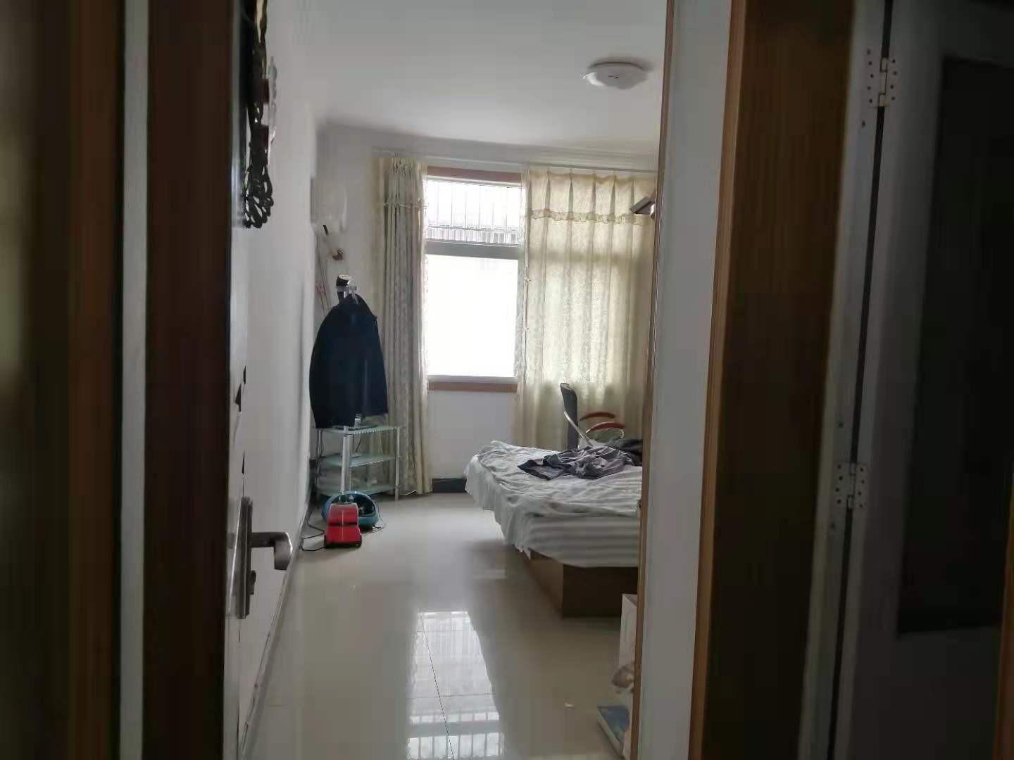 市 ,安静小区,3室2厅2卫1阳台精装,房东换房