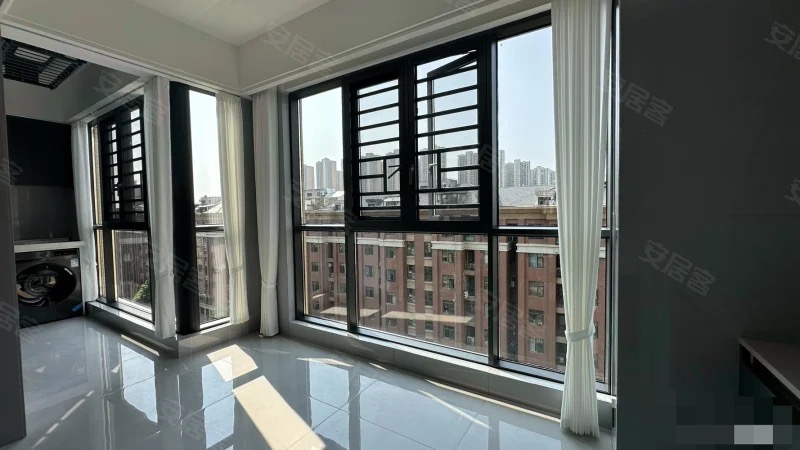 城南，新城一号五期，一梯二户洋房，总高8层，全新精装三房二卫，满二，全屋中央空调，单价6千多点，